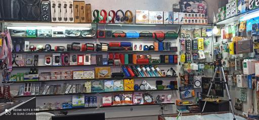 عکس فروشگاه لوازم جانبی موبایل مدرن