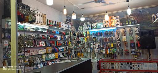 عکس فروشگاه لوازم جانبی موبایل مدرن