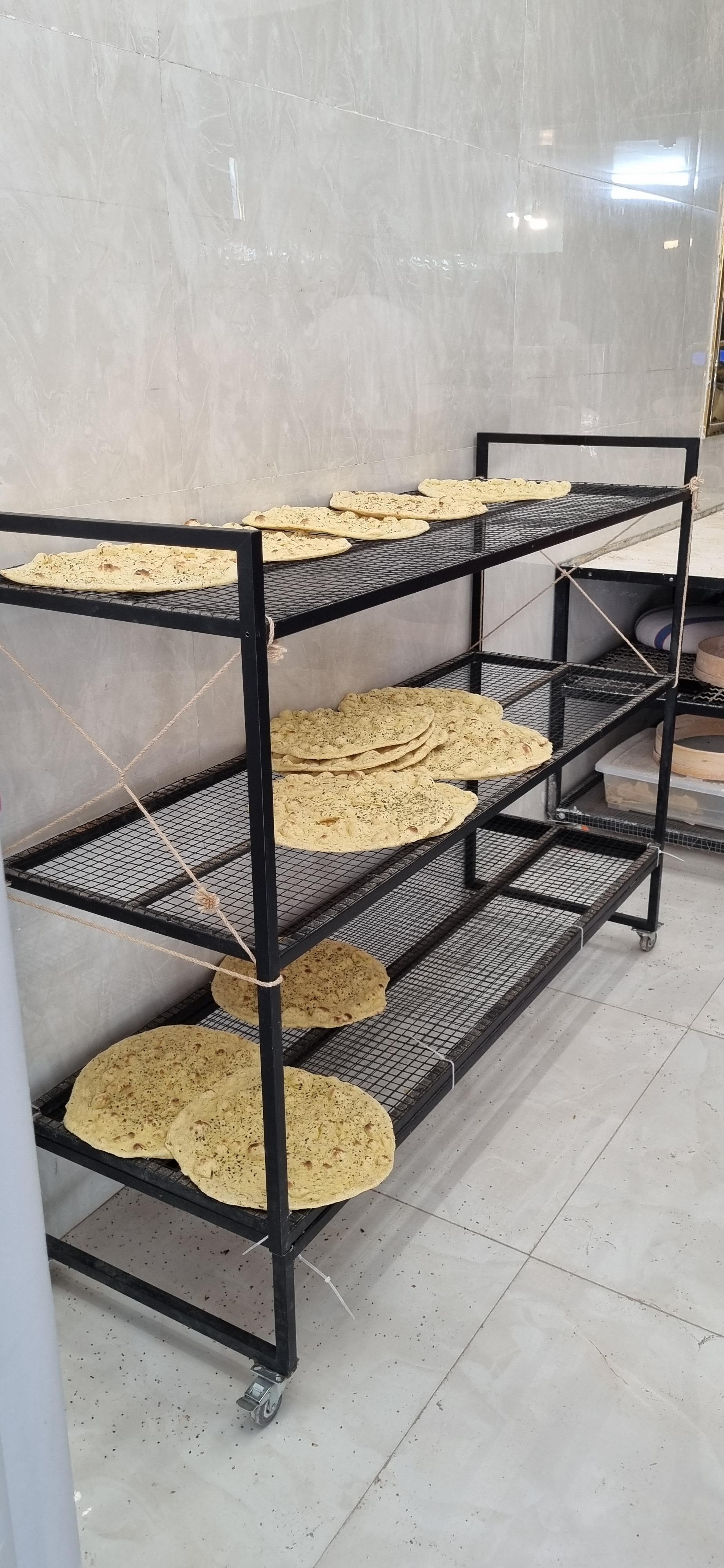 عکس نانوایی لواش رژیمی آزادپز