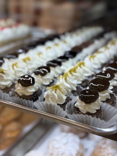 نان و شیرینی لاویتا