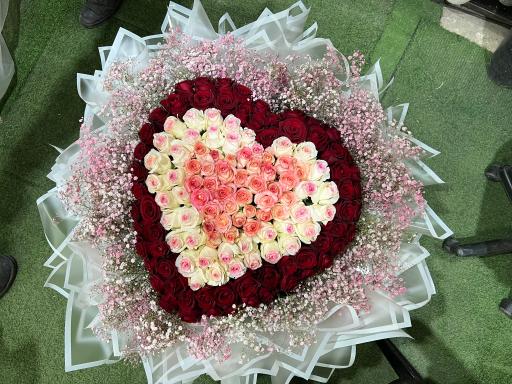 عکس چشم‌ انداز گل گلدون چمن مصنوعی