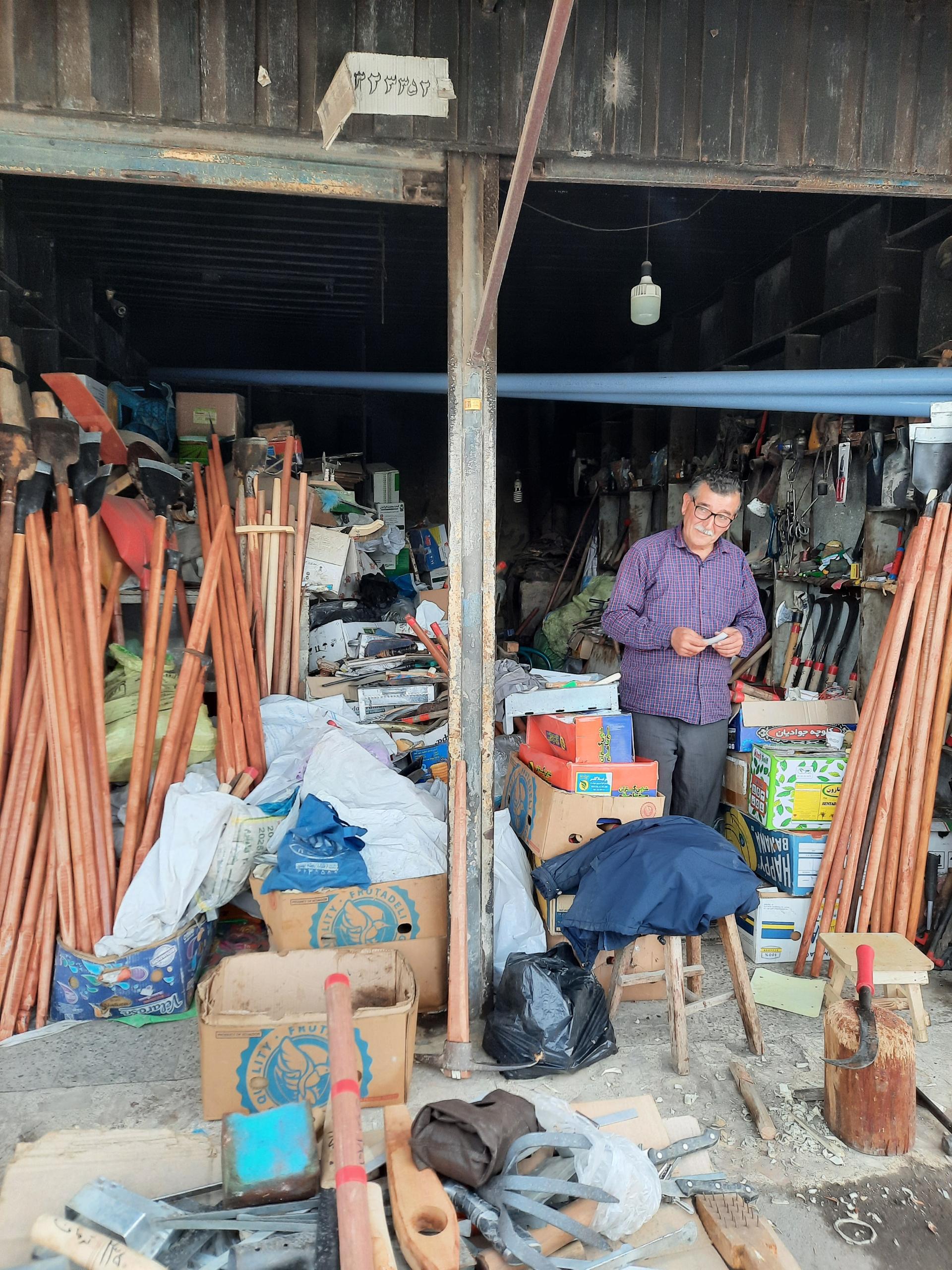 عکس آهنگری داس و بیل و غیره