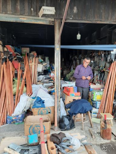 عکس آهنگری داس و بیل و غیره