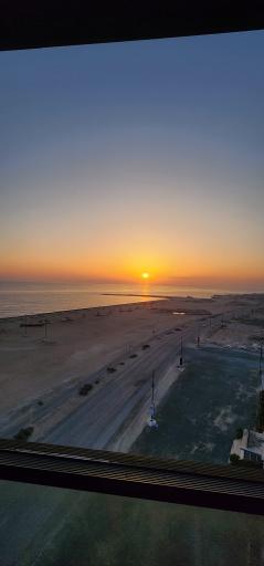 عکس کافه رستوران کف شیشه ای بام رویایی پدیده