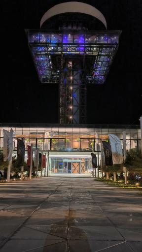 عکس کافه رستوران کف شیشه ای بام رویایی پدیده