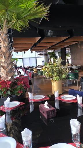 عکس کافه رستوران کف شیشه ای بام رویایی پدیده