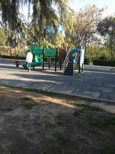 عکس زمین بازی کودکان