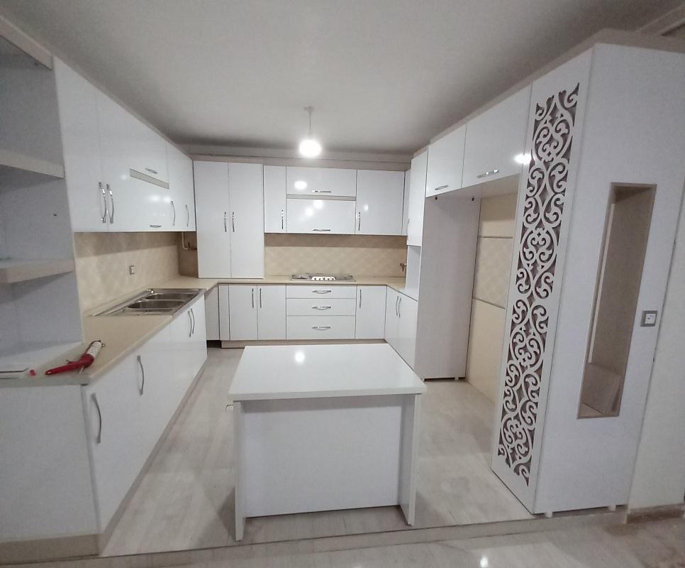 عکس کابینت جوان