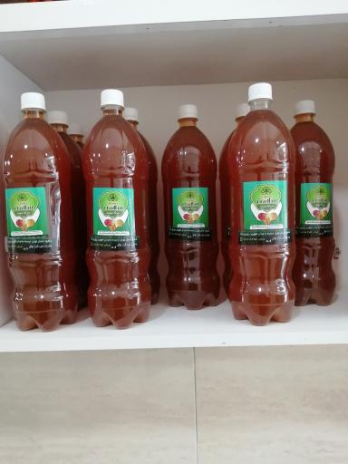 عکس تولیدی عرقیات سنتی سلامت