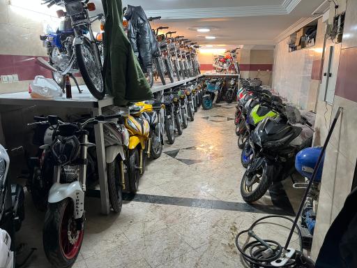 عکس فروشگاه موتور سیکلت ایران