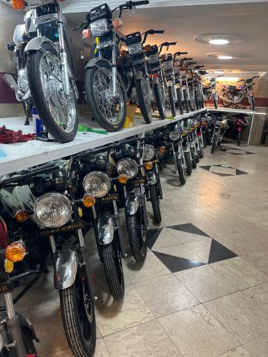 عکس فروشگاه موتور سیکلت ایران