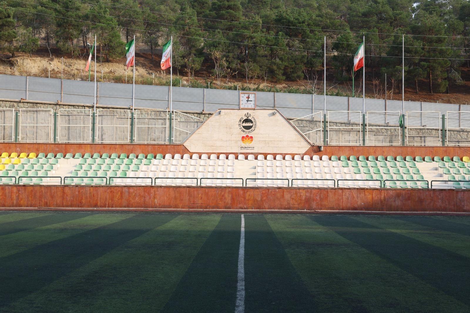 عکس زمین چمن مجموعه ورزشی موج  کشتیرانی