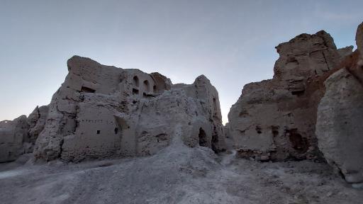 عکس قلعه ایزدخواست