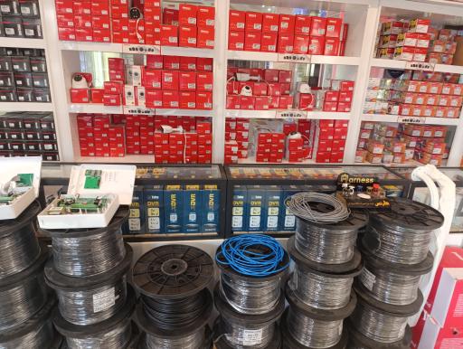 عکس دوربین مداربسته و دزدگیر امن گستر