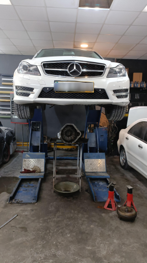 عکس تعمیرگاه بنز و بی ام و پورشه صفری