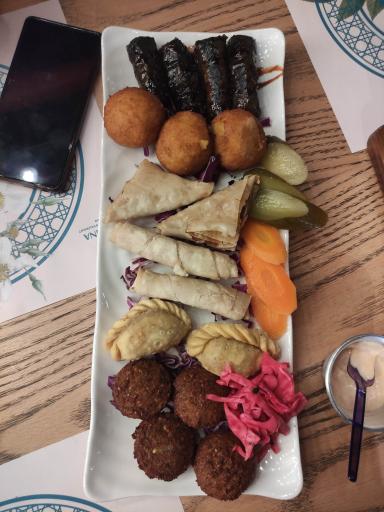 عکس رستوران لبنانی یاسمینا