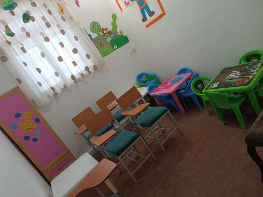مهدکودک و پیش دبستانی شاهان
