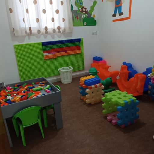 عکس مهدکودک و پیش دبستانی شاهان