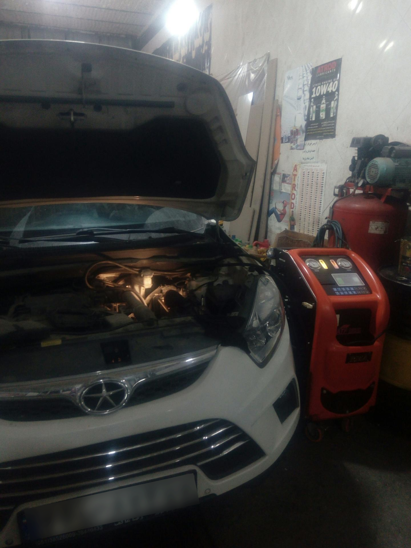 عکس خدمات خودرویی و تعویض روغن ناصر