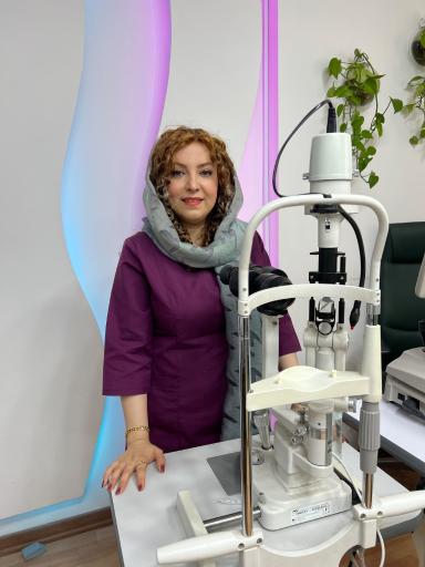 عکس اپتومتریست نسیبه نادری