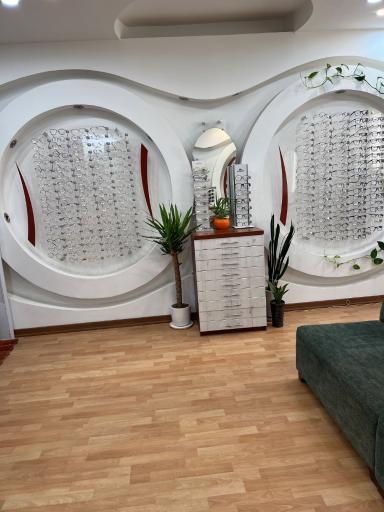 عکس اپتومتریست نسیبه نادری