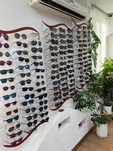 عکس اپتومتریست نسیبه نادری