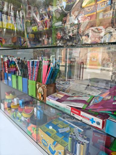 عکس فروشگاه لوازم التحریر سیمرغ