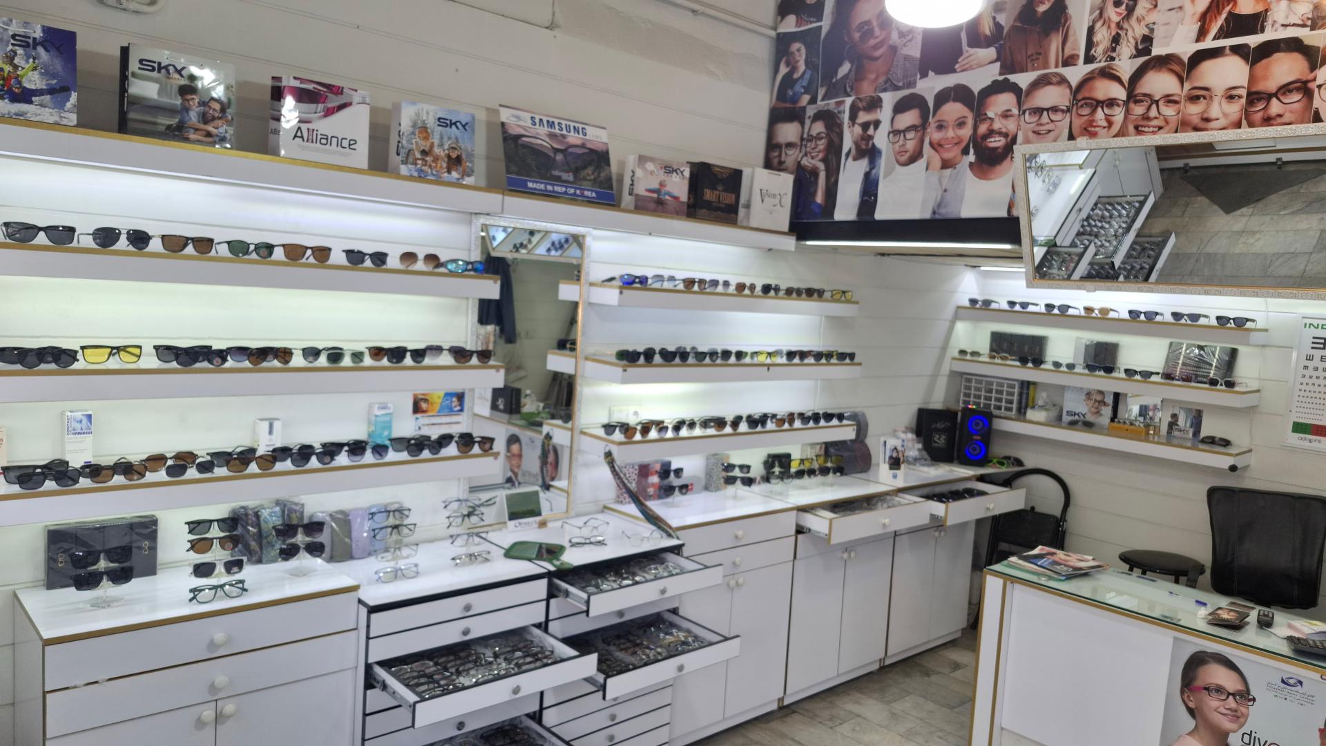 عکس عینک دیاکو شعبه ۲