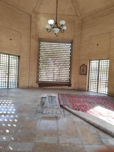 عکس آرامگاه جهانگیر خان قشقایی