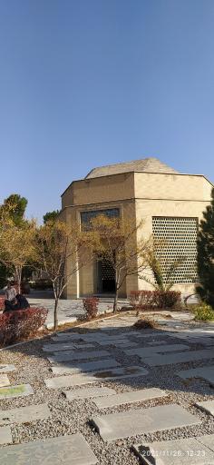 عکس آرامگاه جهانگیر خان قشقایی