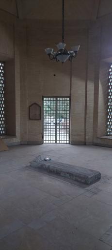 عکس آرامگاه جهانگیر خان قشقایی