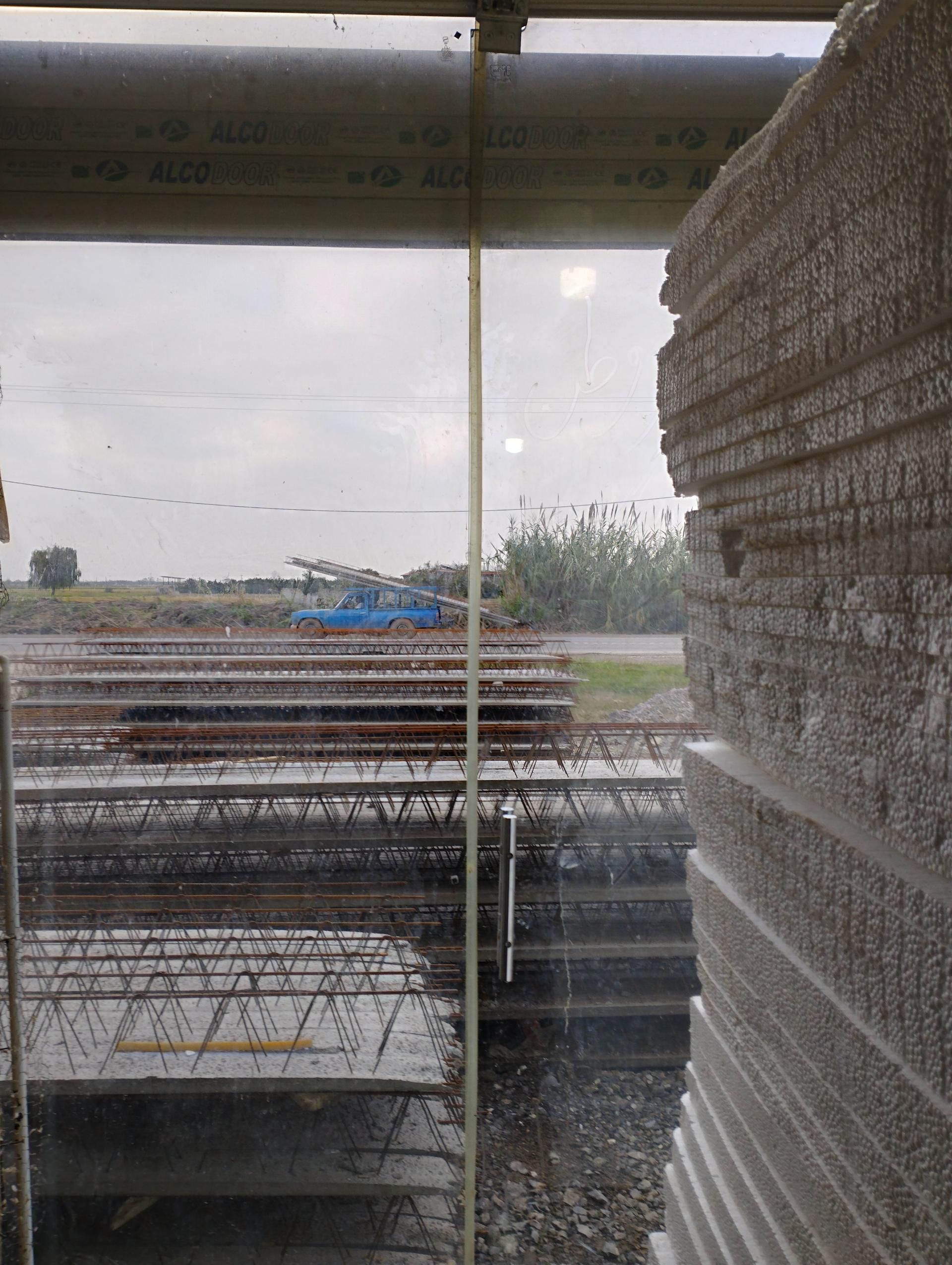 عکس کارگاه‌ تیرچه‌‌ و مصالح‌ ساختمانی‌ علیزاده