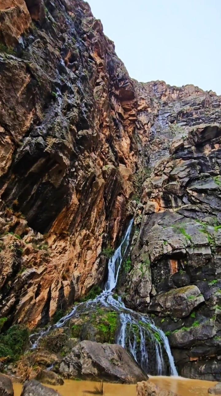 عکس آبشار صحنه