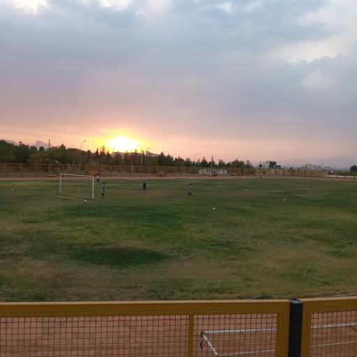 عکس زمین چمن دانشگاه آزاد اسلامی خوراسگان