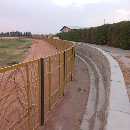 عکس زمین چمن دانشگاه آزاد اسلامی خوراسگان