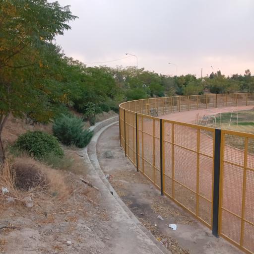 عکس زمین چمن دانشگاه آزاد اسلامی خوراسگان