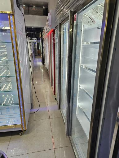 عکس یخچالهای صنعتی اکبر طاهرخانی شعبه ۳