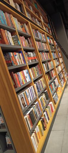 عکس کتاب‌فروشی بوک‌لند