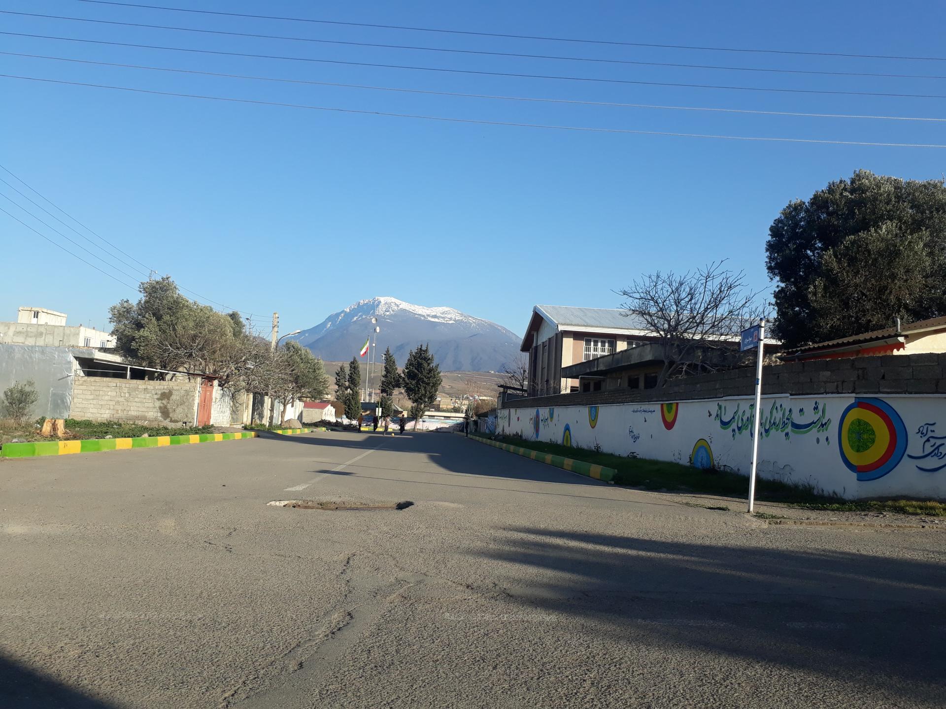 عکس دبیرستان دخترانه بعثت