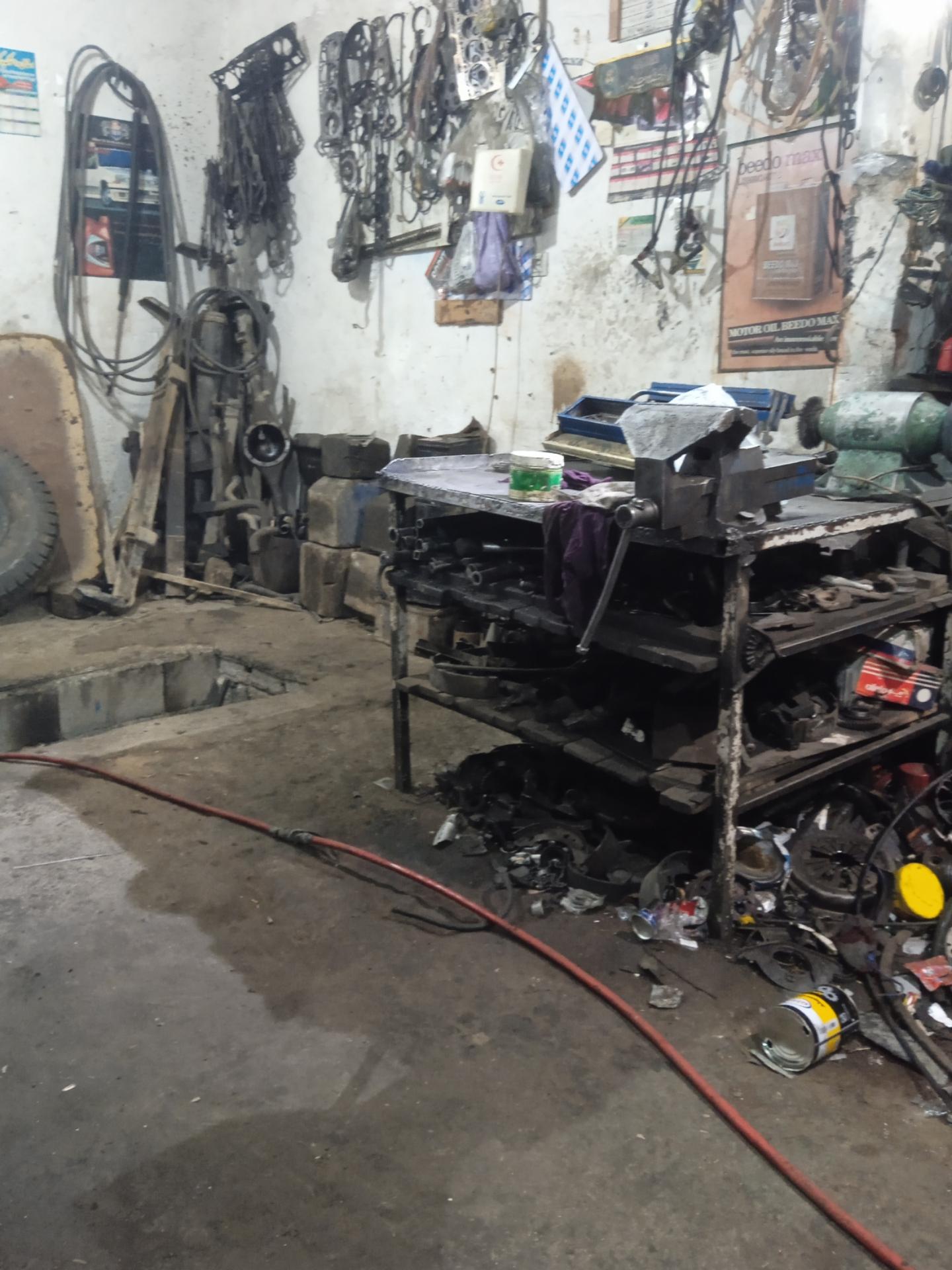 عکس تعمیرگاه حسین شکری