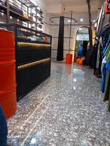 عکس بوتیک آرمانی