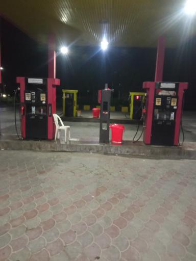 عکس پمپ بنزین ذاکری