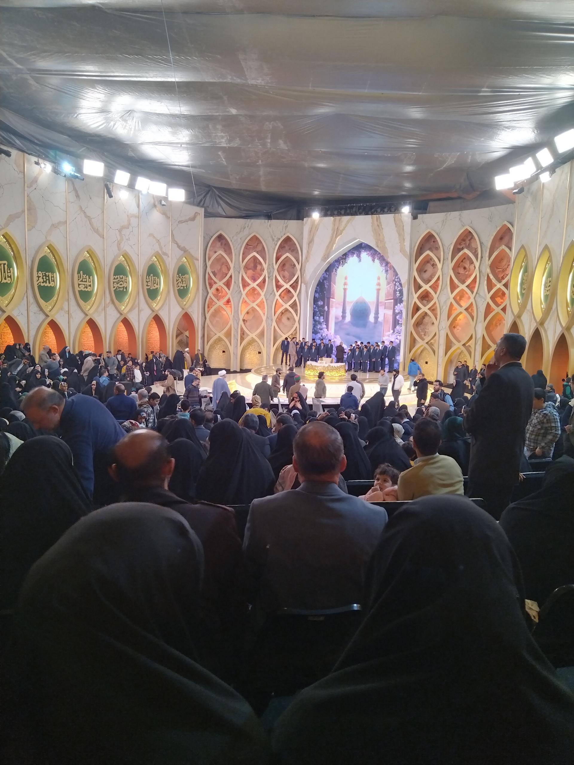 عکس استودیو برنامه محفل