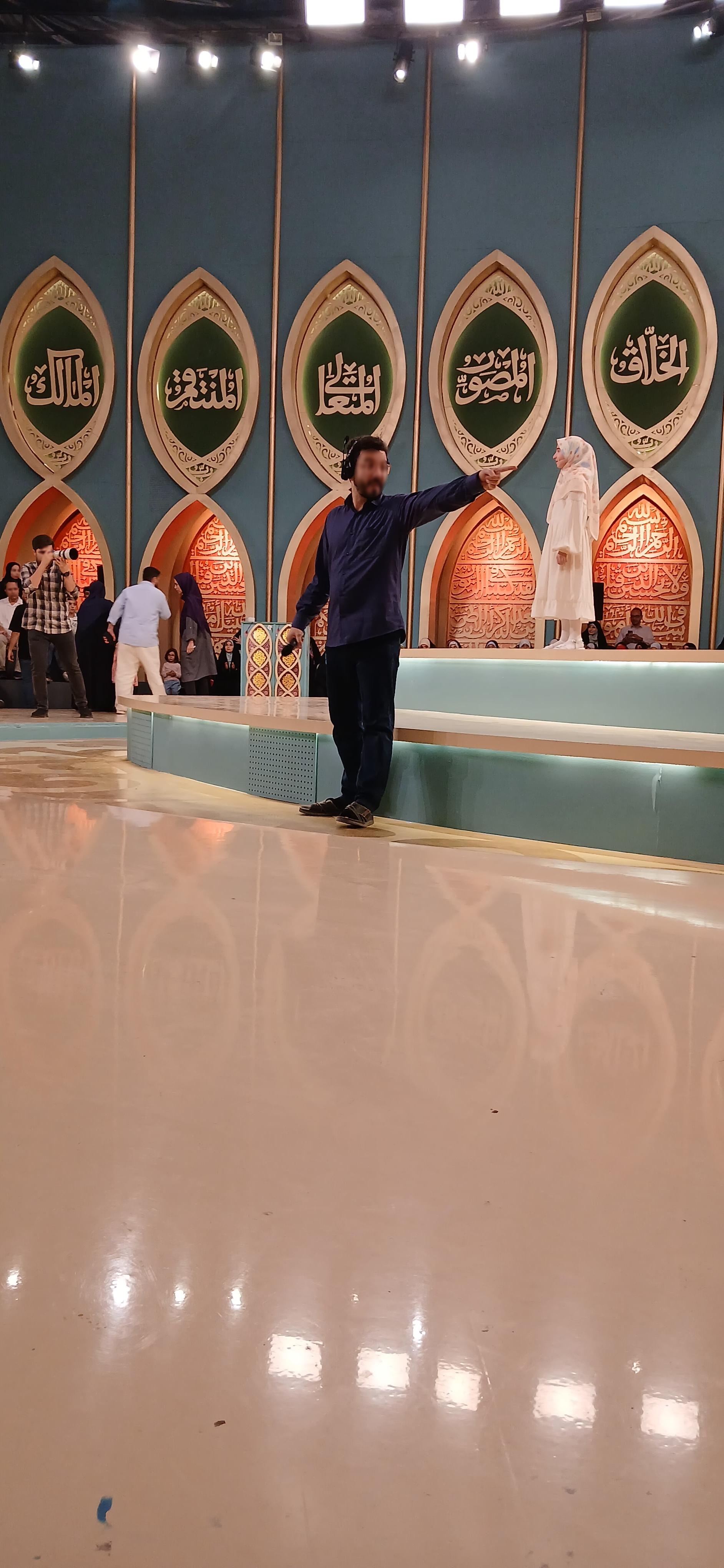 عکس استودیو برنامه محفل