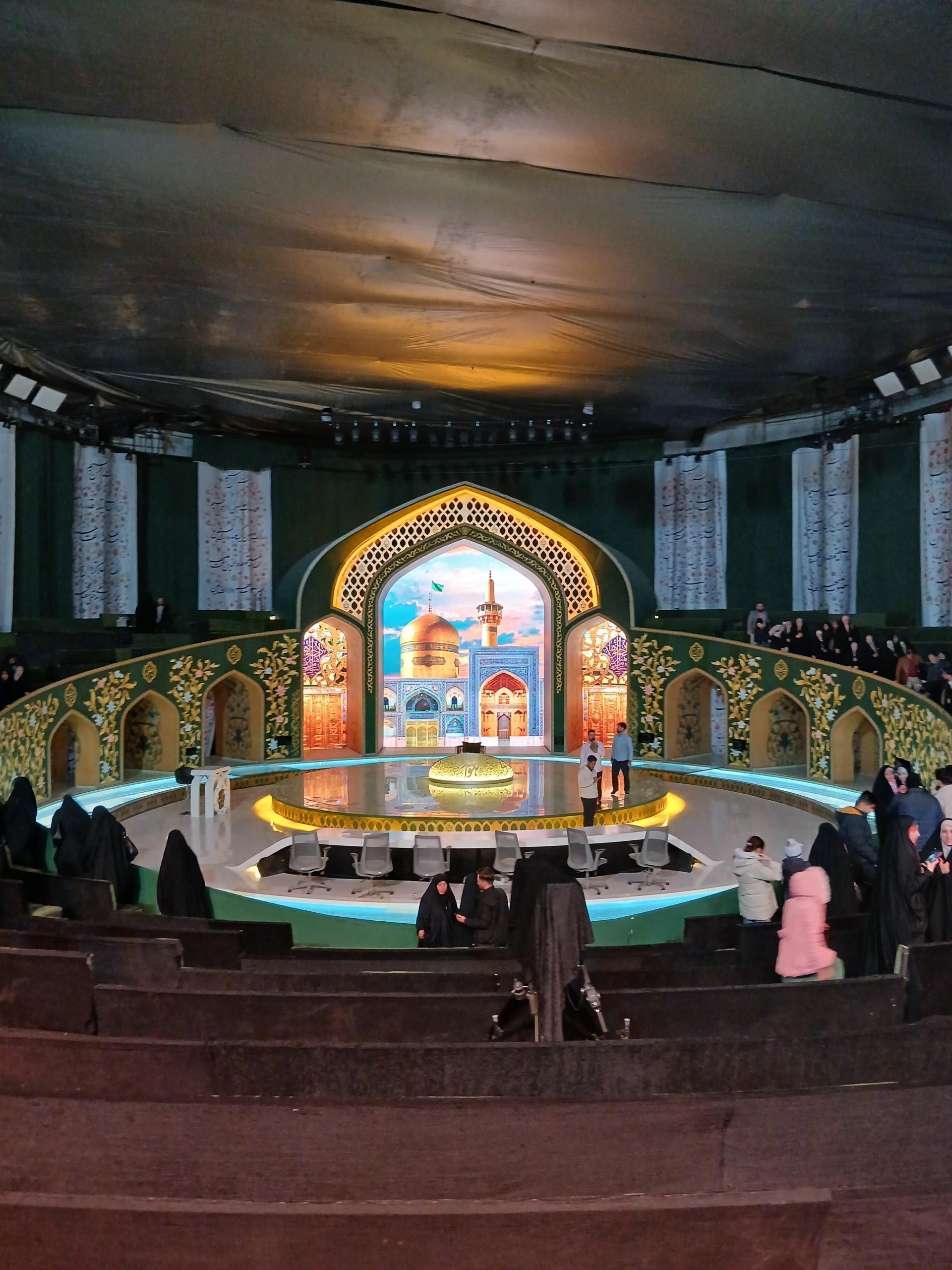 عکس استودیو برنامه محفل