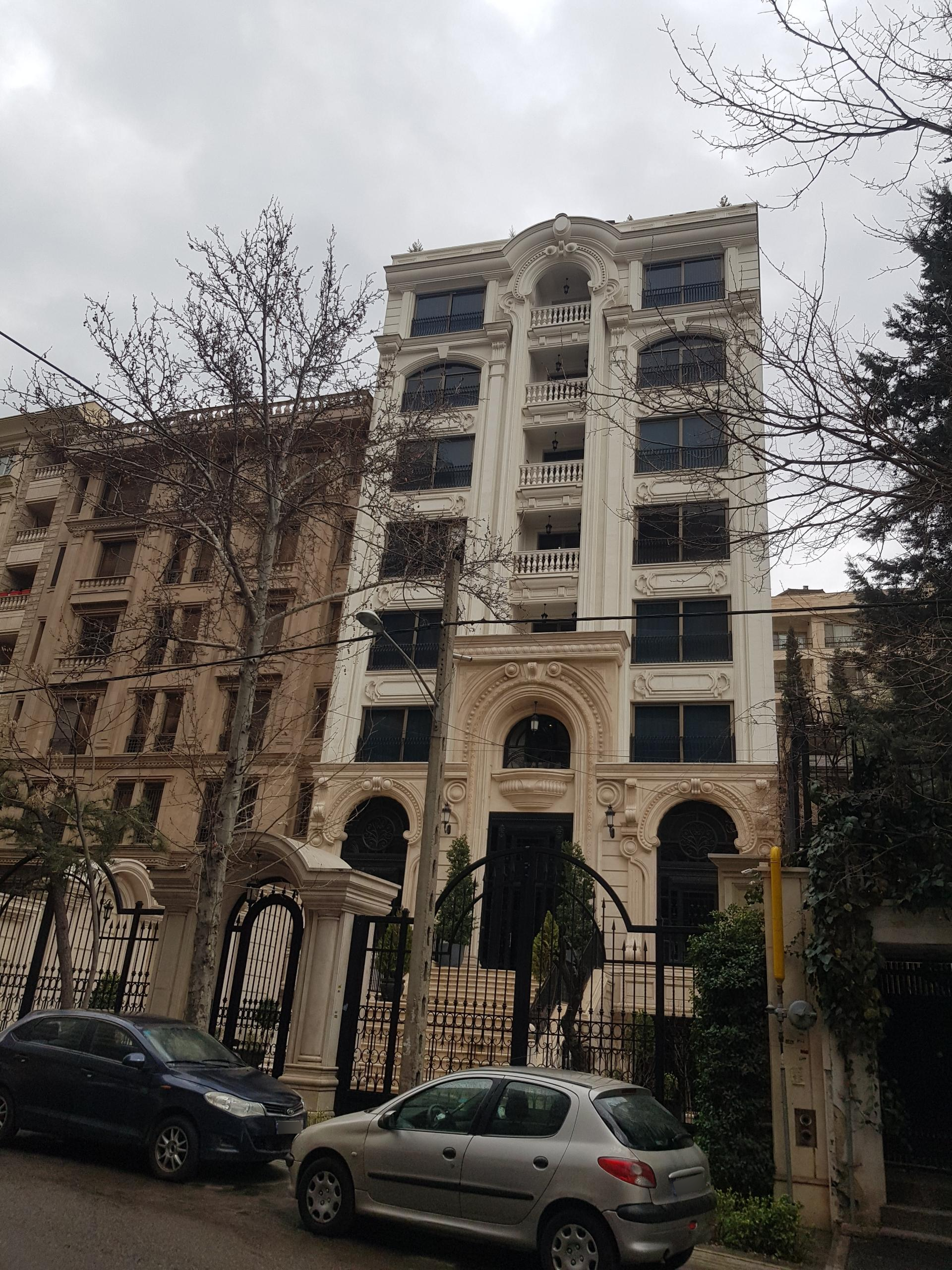 عکس عمارت منجیل