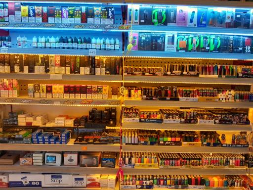 عکس مرکز پخش و فروش دخانیات برگ