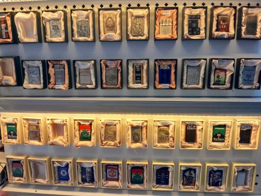 مرکز پخش و فروش دخانیات برگ