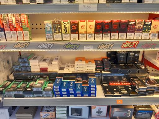 عکس مرکز پخش و فروش دخانیات برگ