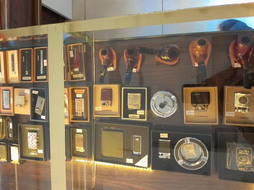 مرکز پخش و فروش دخانیات برگ